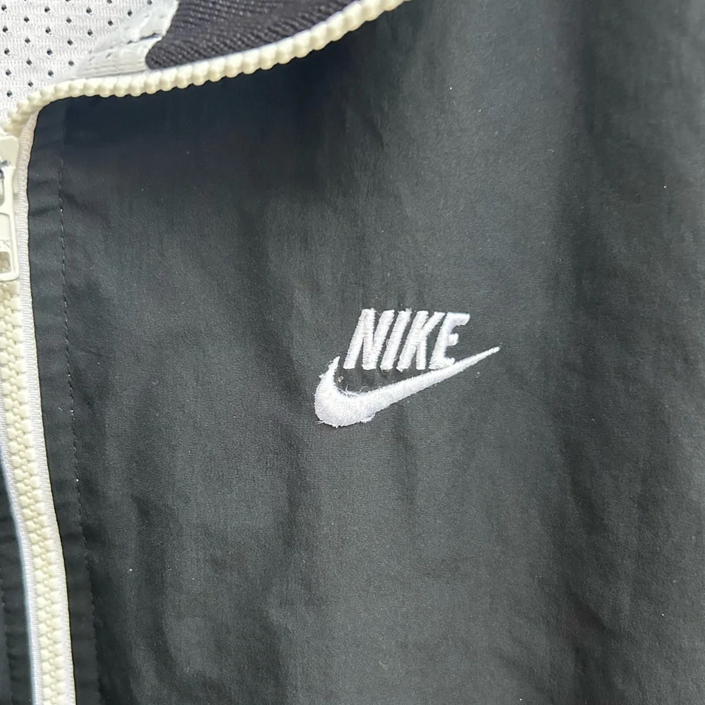 Nike Men’s Large Full Zip Long Sleeve Athletic Jacket. Black & White Large - Picture 7 of 8